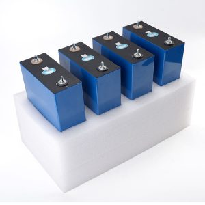 Une cellule prismatique de 280Ah Lifepo4 3.2v 280ah Batteries au lithium-ion Lifepo4 Battery Pack